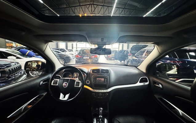 imagem-https://www.socarrao.com.br/sc-vehicle-images-prod/984954/1775484677204-003_6d01d9e30f2e6791e6386b4be211d49b.jpg