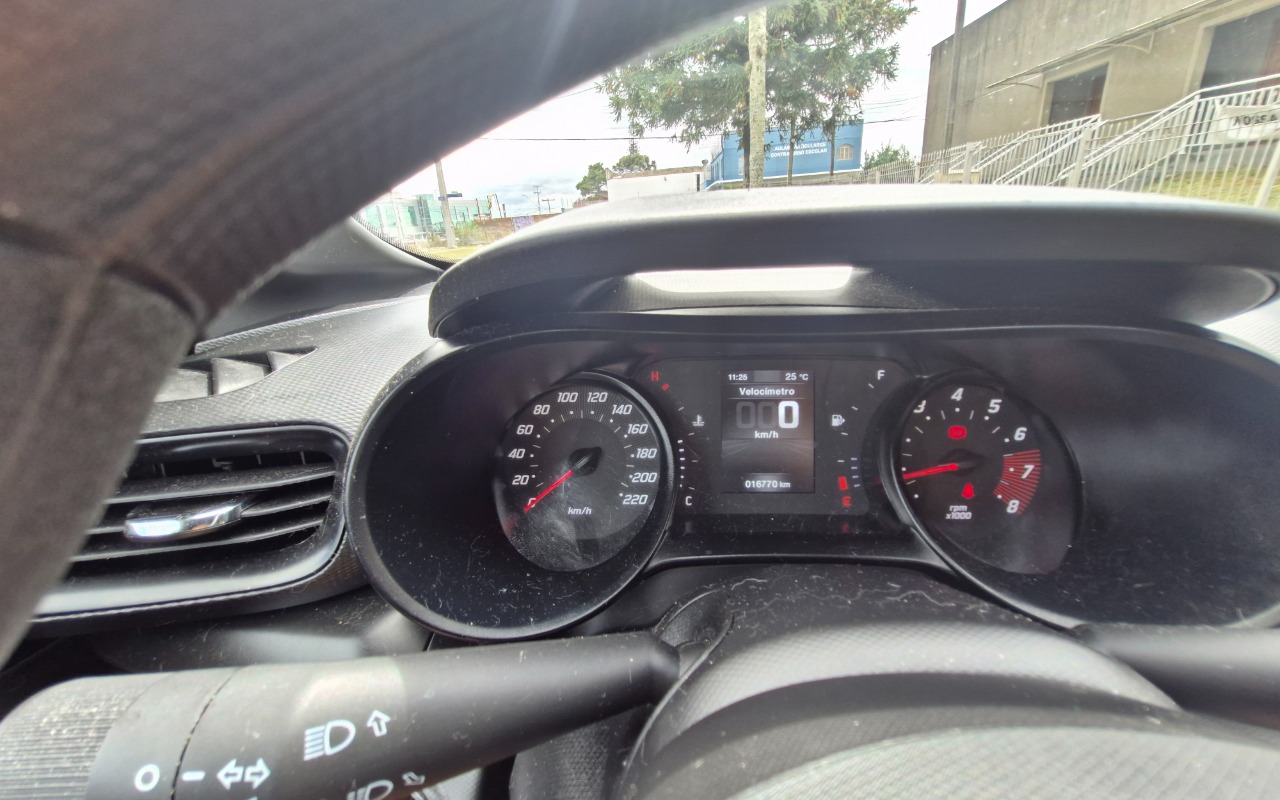 imagem-https://www.socarrao.com.br/sc-vehicle-images-prod/985146/1775488112237-MjAyNjA0MDZfMTEyNTAyLmpwZw.jpg