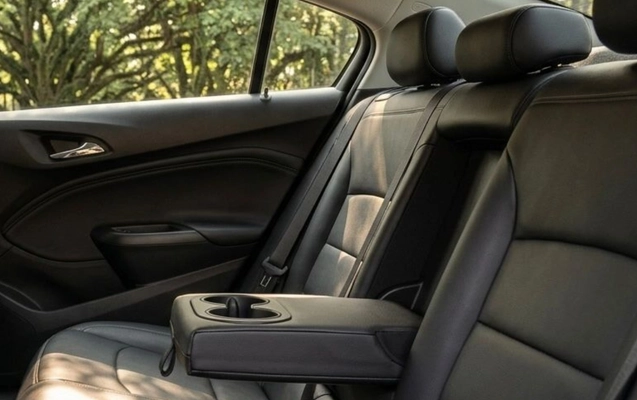 imagem-https://www.socarrao.com.br/sc-vehicle-images-prod/987319/1775580874365-aW50ZXJpb3IgdHLDoXMuanBlZw.jpeg