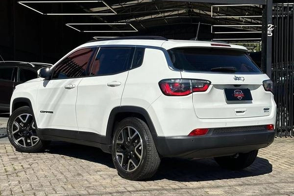 imagem-https://www.socarrao.com.br/sc-vehicle-images-prod/987457/1785962097711-7401312_1_B_82fe74f81b.jpeg