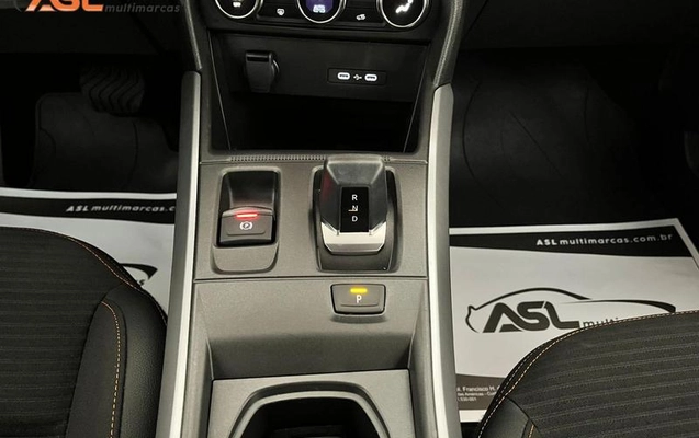 imagem-https://www.socarrao.com.br/sc-vehicle-images-prod/987486/1787406635319-7968355_6_B_2686078f1b.jpeg