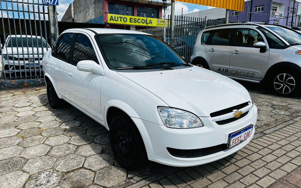 Chevrolet Classic Life/LS 1.0 VHC FlexP. 4p na cor Branco em Pinhais / PR - 987579