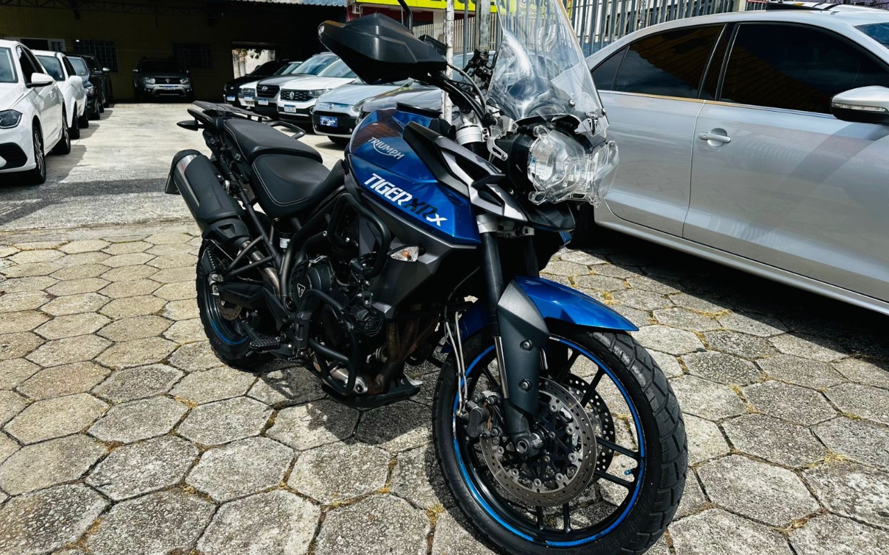 TRIUMPH TIGER 800 XRX  na cor Azul em Pinhais / PR - 987585