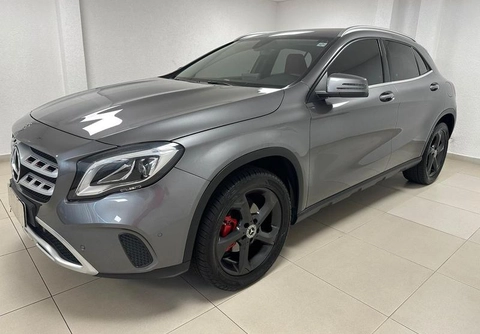 Mercedes-Benz GLA 200 2018 Cinza — foto 1 de 3