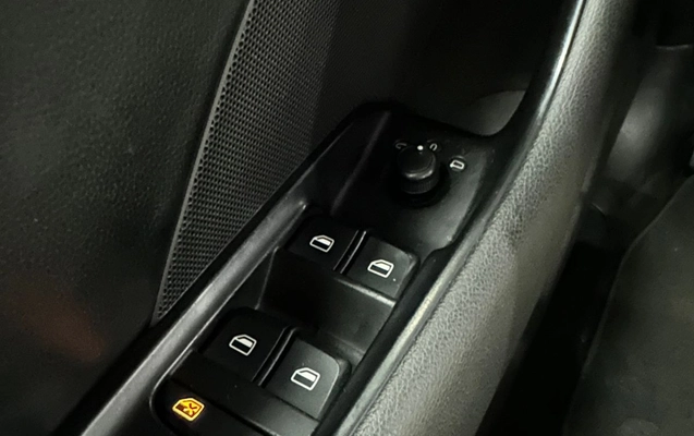 imagem-https://www.socarrao.com.br/sc-vehicle-images-prod/988041/1775586318086-6be30f4e-5e33-4d40-a2c2-65fa6f5ede39.jpg