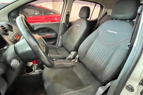 imagem-https://www.socarrao.com.br/sc-vehicle-images-prod/988120/1782996123319-7970196_10_B_68190bd618.jpeg