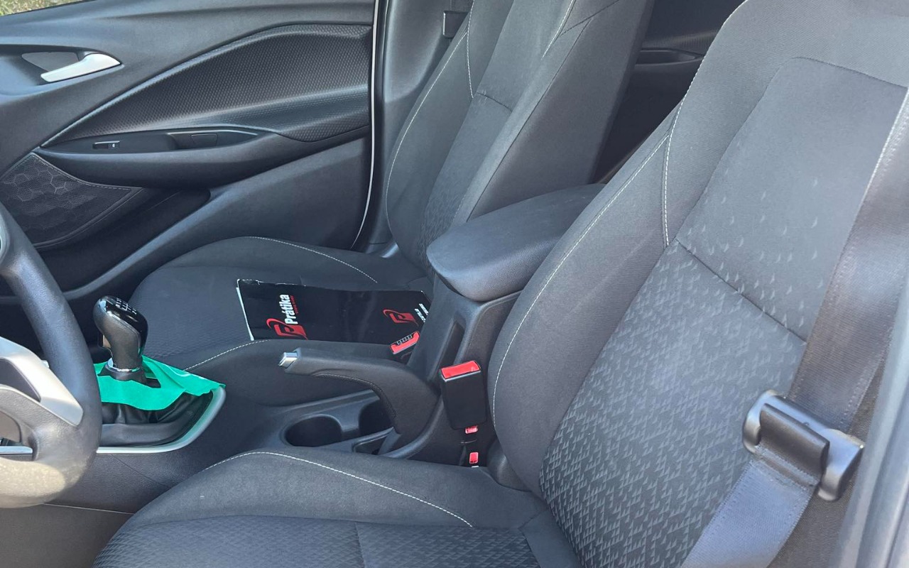 imagem-https://www.socarrao.com.br/sc-vehicle-images-prod/988501/1775593620224-MmRjNTkzMzAtMjQ2NC00MTQ5LWI0NWMtY2JlYTE3YTk0Nzg5LmpwZw.jpg
