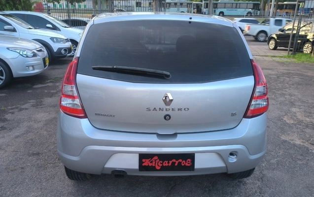 imagem-https://www.socarrao.com.br/sc-vehicle-images-prod/988556/1775598662415-SU1HXzIwMjYwNDA2XzE3NDMxNy5qcGc.jpg