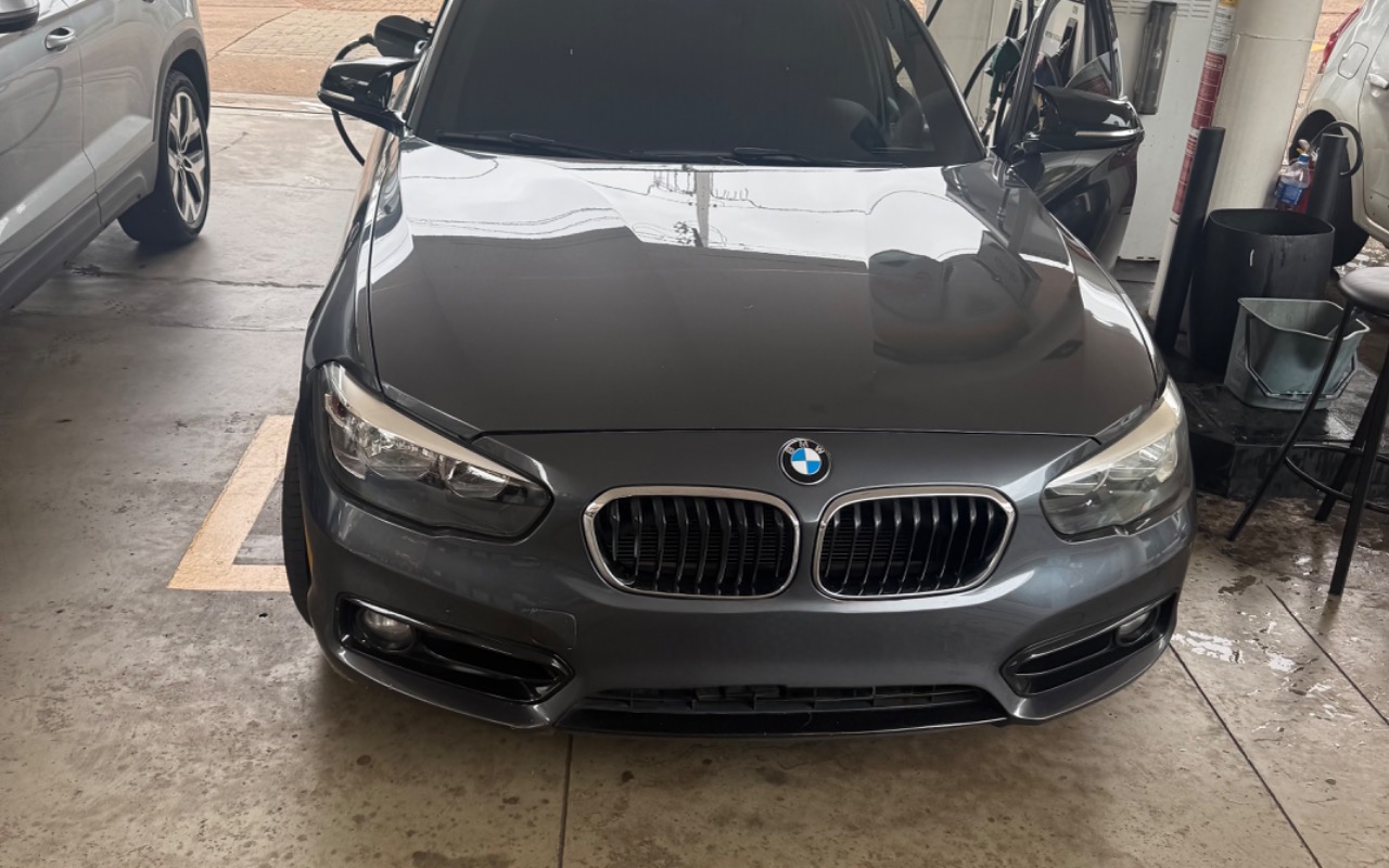 BMW 120i 2016 Cinza — foto 1 de 3