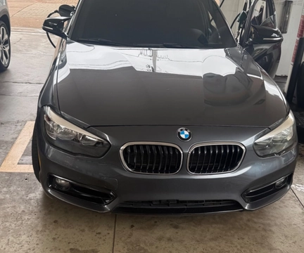 BMW 120i 2016 Cinza — foto 1 de 3