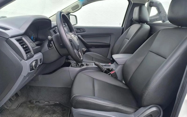 imagem-https://www.socarrao.com.br/sc-vehicle-images-prod/989395/1780936362356-7970180_14_B_8daf699cd1.jpeg