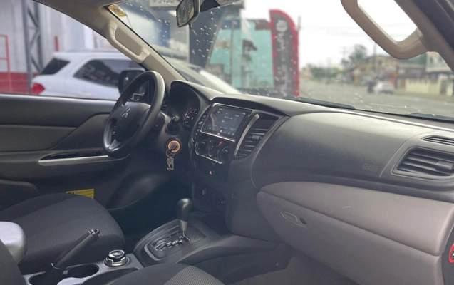 imagem-https://www.socarrao.com.br/sc-vehicle-images-prod/989489/1779408094835-fe302ae33cbf4befaa4d967b5897f21a_1775653648131.jpeg