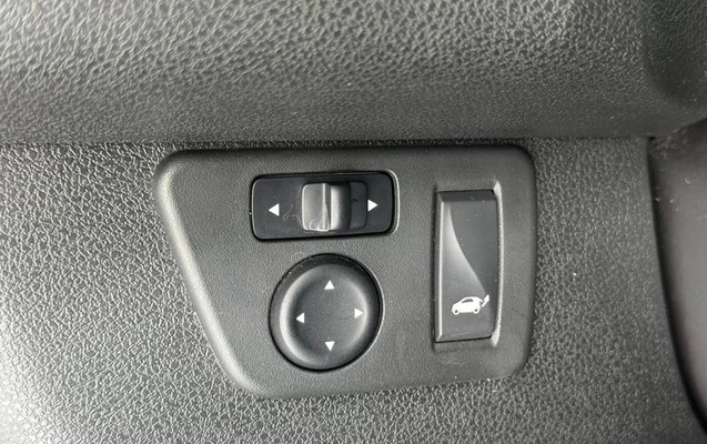imagem-https://www.socarrao.com.br/sc-vehicle-images-prod/989496/1784399755229-7925504_15_B_91a709e326.jpeg