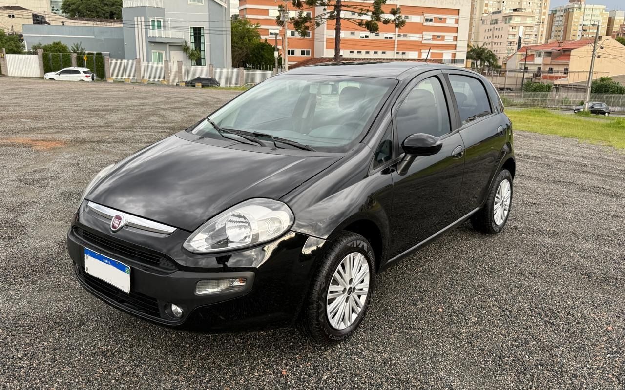 Fiat Punto ATTRACTIVE ITALIA 1.4 F.Flex 8V 5p na cor Preto em São José dos Pinhais / PR - 989792