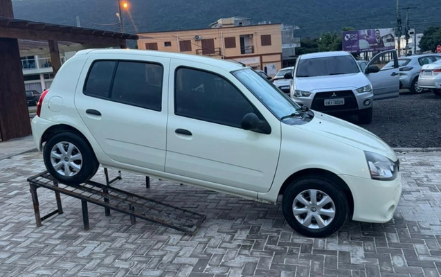 imagem-https://www.socarrao.com.br/sc-vehicle-images-prod/990169/1789665390329-NIGtl2nM5oD2Q7tBIRDNXqvztA80wzpl.jpg