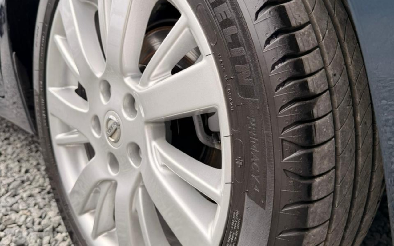 imagem-https://www.socarrao.com.br/sc-vehicle-images-prod/990549/1775676427496-Zjk4YmY0NTQtYTc4NC00YTBmLWI5OGQtMTRkMGU5YzEwYjBiLmpwZWc.jpeg