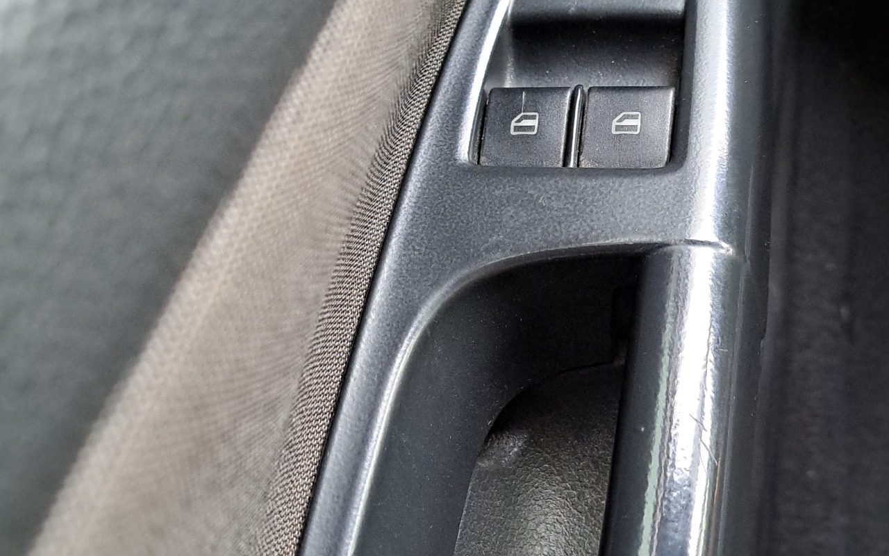 imagem-https://www.socarrao.com.br/sc-vehicle-images-prod/991262/1775706467351-SU1HLTIwMjYwMzMwLVdBMDAxNi5qcGVn.jpeg