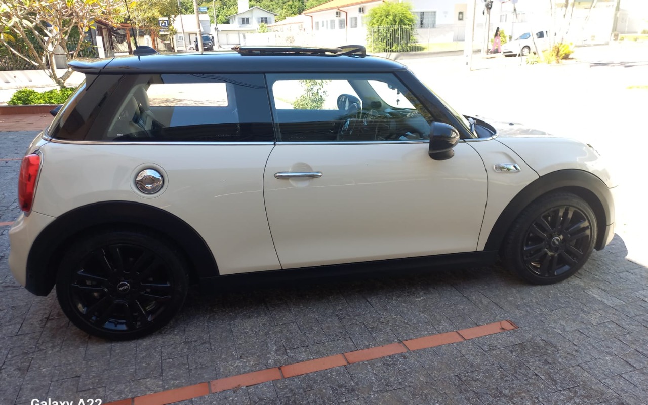 imagem-https://www.socarrao.com.br/sc-vehicle-images-prod/992059/1775734627933-V2hhdHNBcHAgSW1hZ2UgMjAyNi0wNC0wOSBhdCAwOC4yOC41OCAoMSkuanBlZw.jpeg