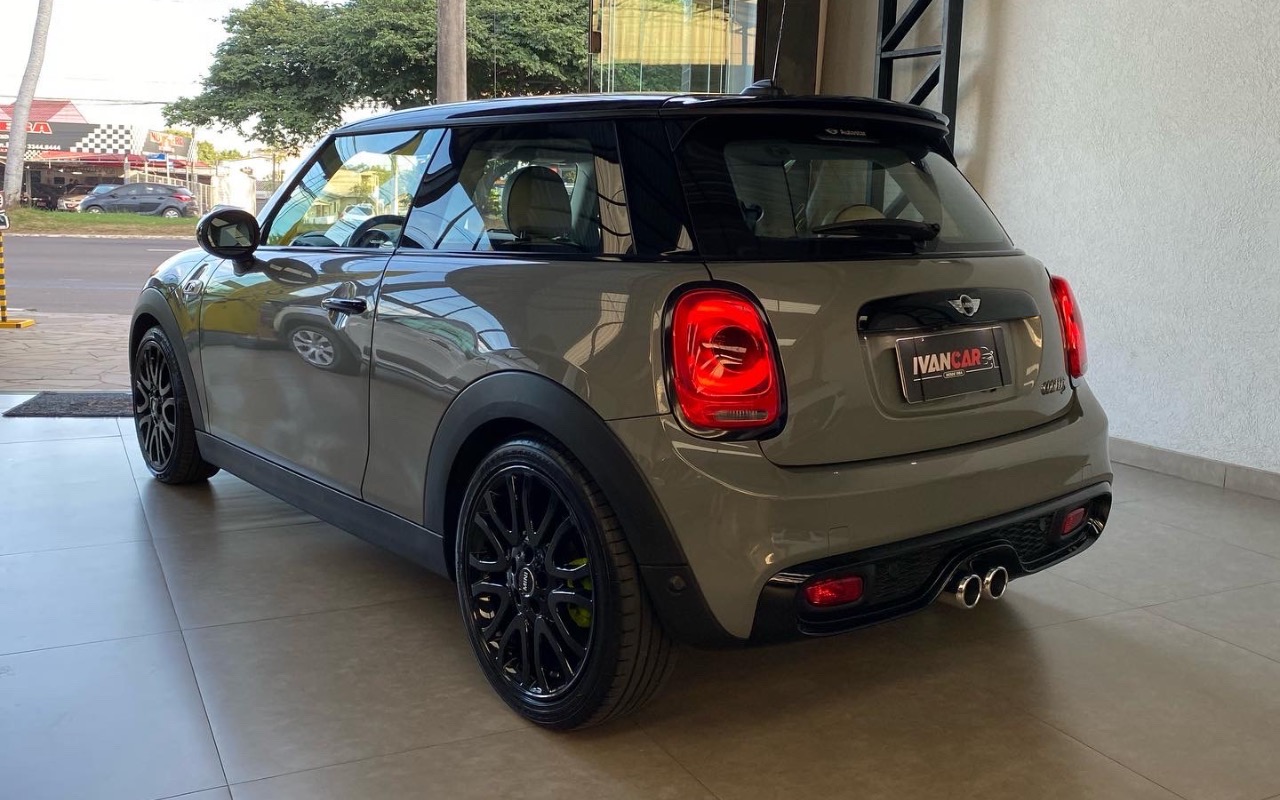 imagem-https://www.socarrao.com.br/sc-vehicle-images-prod/992662/1775738406247-MjhGMzI5NUYtRUEzMy00MjRCLTkzQUEtMTgyRUI5OUI0OUE0X09yaWdpbmFsLmpwZWc.jpeg
