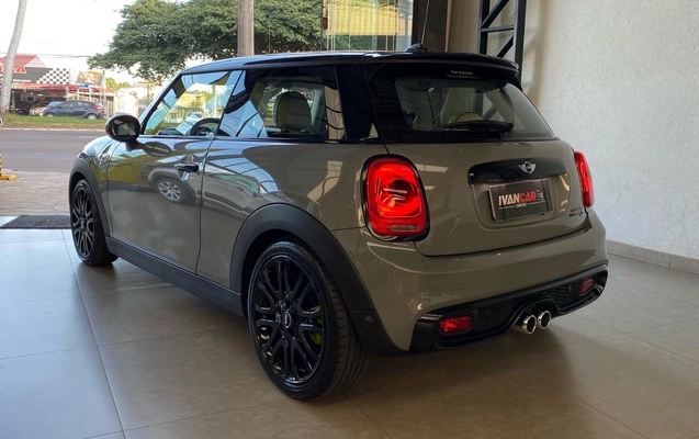 imagem-https://www.socarrao.com.br/sc-vehicle-images-prod/992662/1775738406247-MjhGMzI5NUYtRUEzMy00MjRCLTkzQUEtMTgyRUI5OUI0OUE0X09yaWdpbmFsLmpwZWc.jpeg