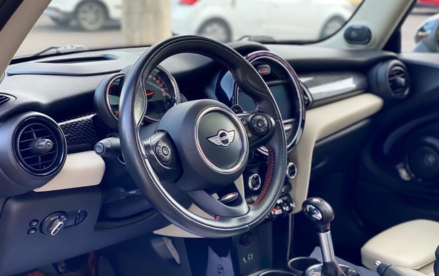 imagem-https://www.socarrao.com.br/sc-vehicle-images-prod/992662/1775738406977-QjlBM0UyMEMtMEZFOC00NjVGLUJGNDYtRDU2MzU0M0EyMUYyX09yaWdpbmFsLmpwZWc.jpeg