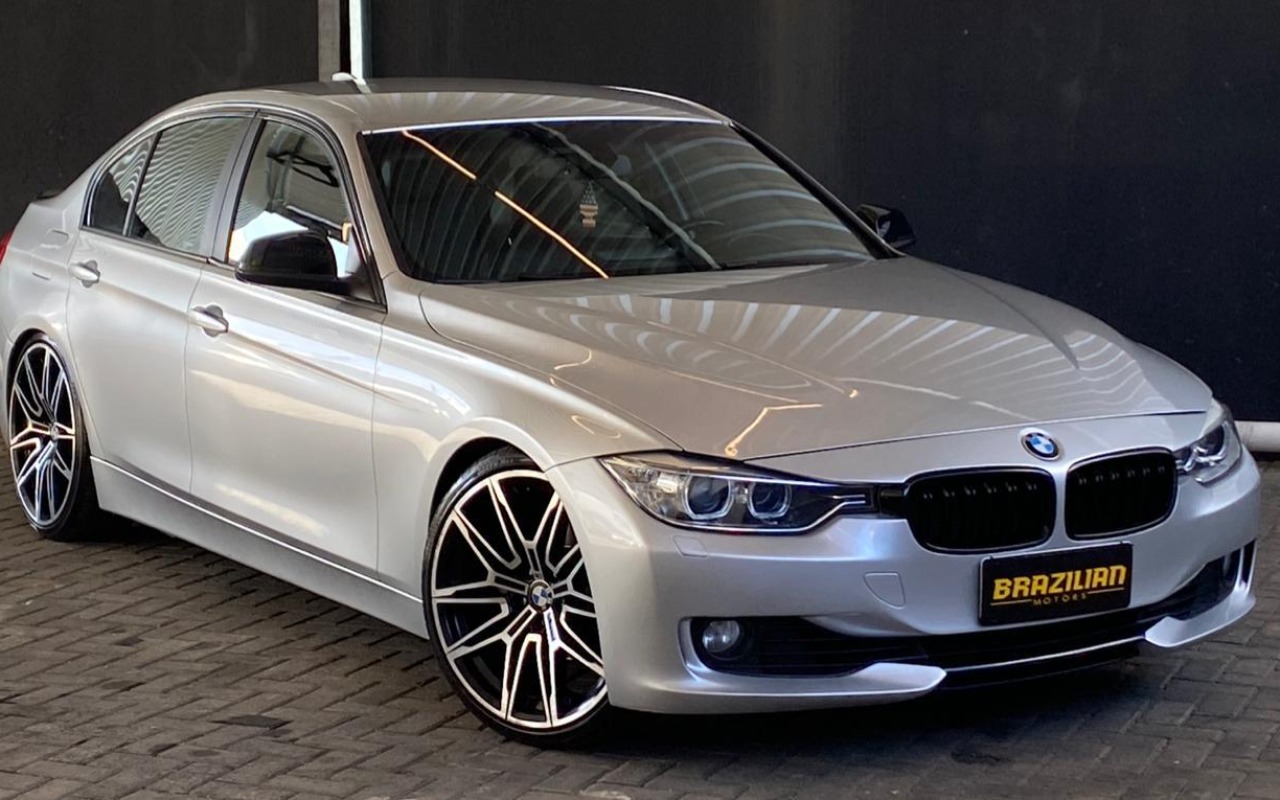 BMW 320i 2013 Prata — foto 1 de 3