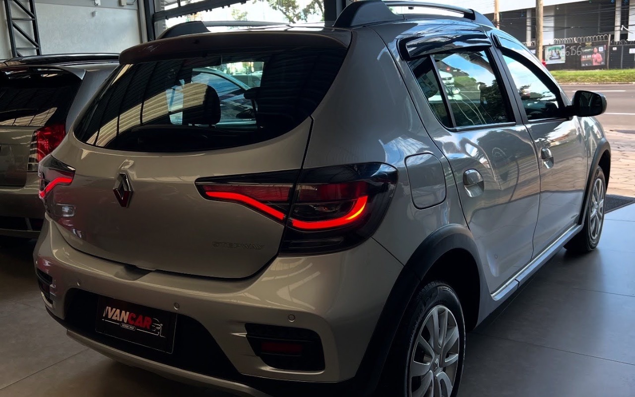 imagem-https://www.socarrao.com.br/sc-vehicle-images-prod/992738/1775739869181-QjAzNDRBMTItMDkwOS00NDRDLUIzRUItQzA2RkNFOEMwRDkwX09yaWdpbmFsLmpwZWc.jpeg
