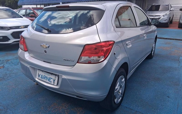 imagem-https://www.socarrao.com.br/sc-vehicle-images-prod/992991/1788982990395-7942965_6_B_622cc0df54.jpeg