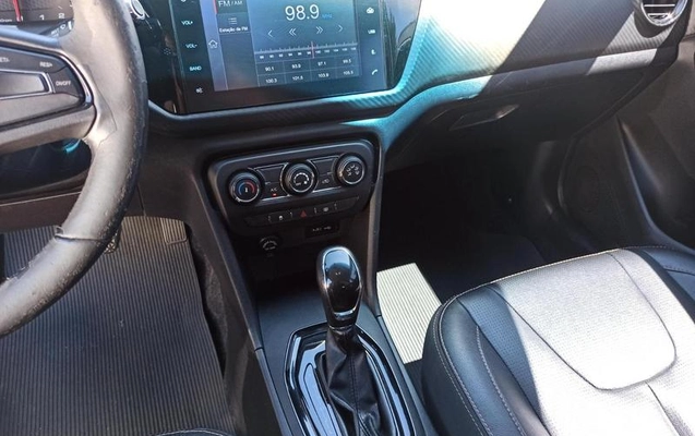 imagem-https://www.socarrao.com.br/sc-vehicle-images-prod/993904/1790352780602-7971136_12_B_d6ea48fe2f.jpeg