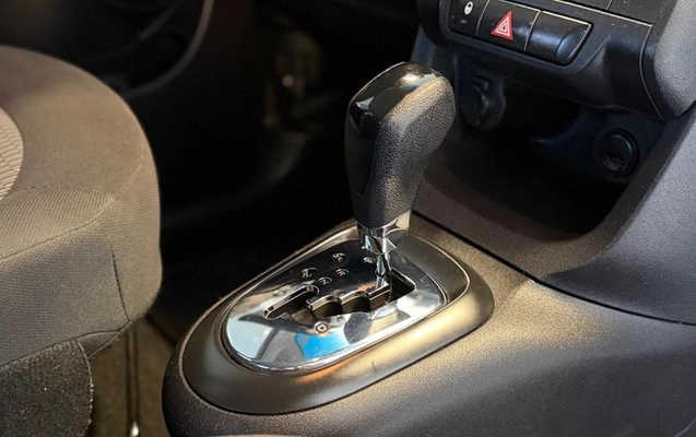imagem-https://www.socarrao.com.br/sc-vehicle-images-prod/994560/1787158282517-7977779_12_B_058f58c82d.jpeg