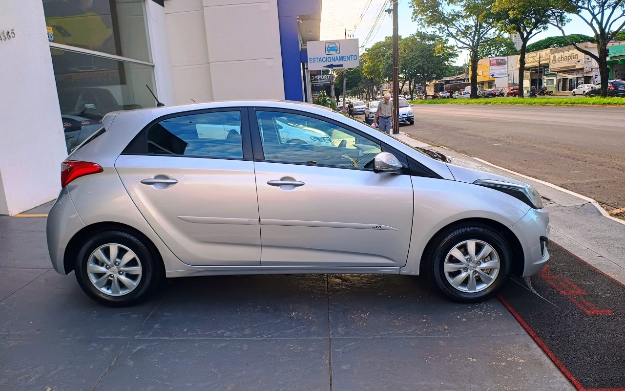 imagem-https://www.socarrao.com.br/sc-vehicle-images-prod/996000/1775827840685-SFlVTkRBSSBIQjIwIDEuNiAyMDE1IFBSQVRBIDguanBn.jpg
