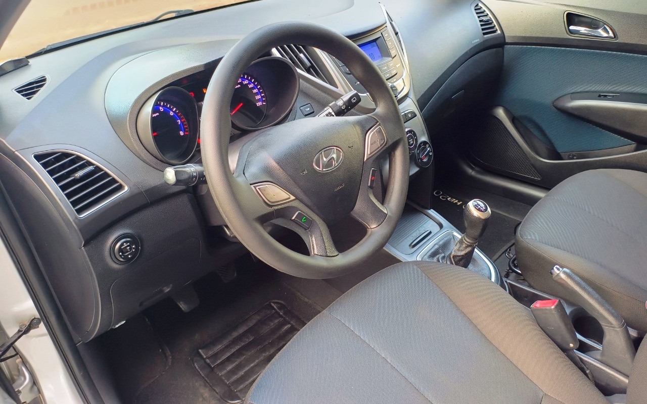 imagem-https://www.socarrao.com.br/sc-vehicle-images-prod/996000/1775827841375-SFlVTkRBSSBIQjIwIDEuNiAyMDE1IFBSQVRBIDEzLmpwZw.jpg