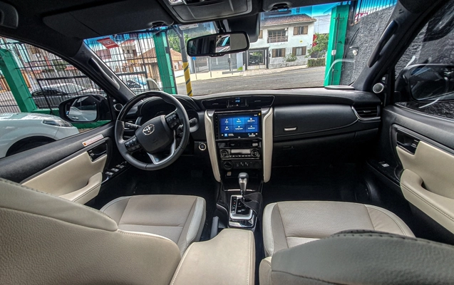 imagem-https://www.socarrao.com.br/sc-vehicle-images-prod/996547/1786727567236-PQoM9pY2HSDoq0Q3QMWiRoVyvcBYSKGw.jpg