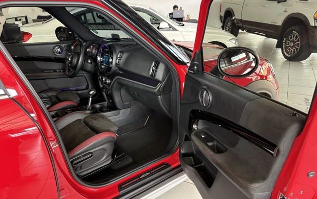imagem-https://www.socarrao.com.br/sc-vehicle-images-prod/997178/1788293361565-5ZQyHnOeVIYRNHBPxda2fbo37xb9KYpf.jpg
