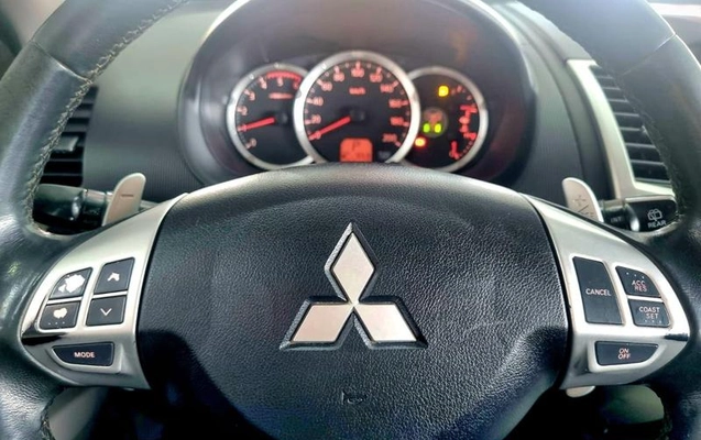 imagem-https://www.socarrao.com.br/sc-vehicle-images-prod/998551/1789422821627-7982817_7_B_a499a9290e.jpeg